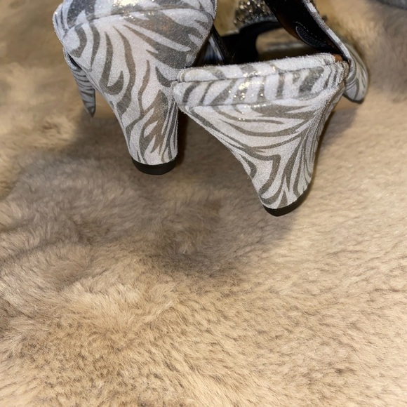 EUC ros hommerson shiny sparkle beaded grey zebra print comfort heels 7.5 - Picture 5 of 8